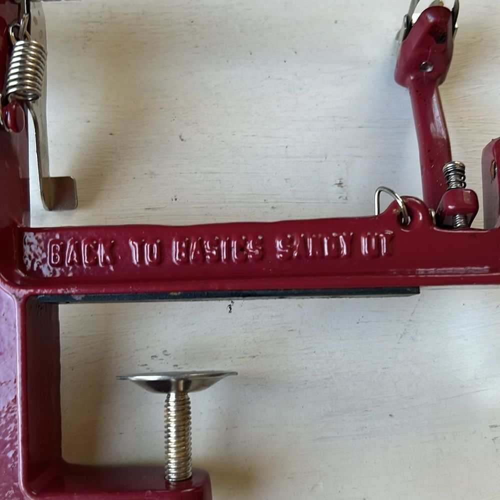 Red Apple Peeler with Wooden Handle Back to Basics - Picture 4 of 5